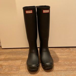 Black Hunter Rainboots with Adjustable Back